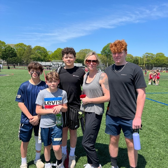 Meet your Posher, Melissa - Picture 1 of 1